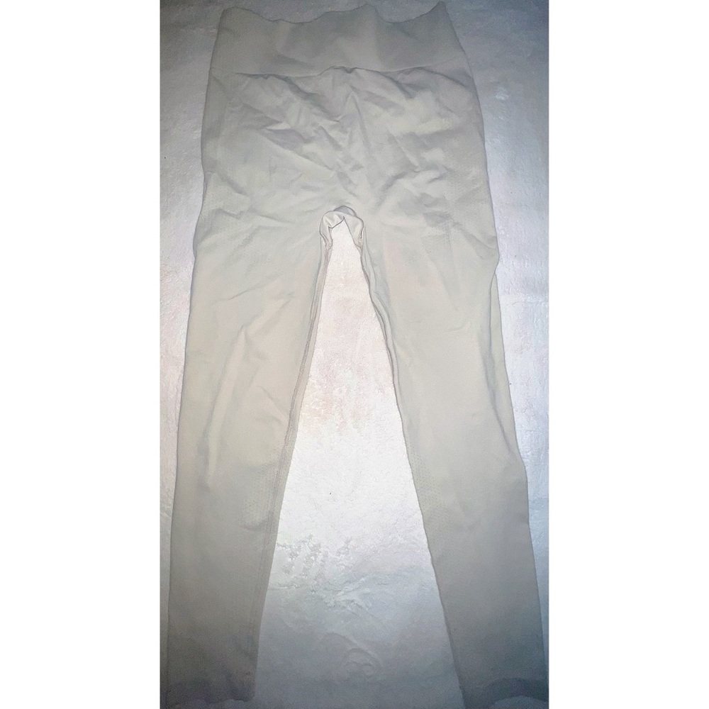 Cream Bum Scrunch Leggings